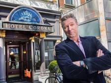 Mijn pa, de arme man, heeft ternauwernood de voordeur gehaald na zijn vaccinatie