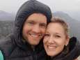Vrouw (31) stort te pletter nadat ze met echtgenoot selfie maakte op klif