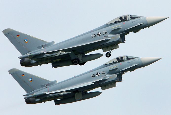 Een illustratiebeeld van twee Eurofighters.
