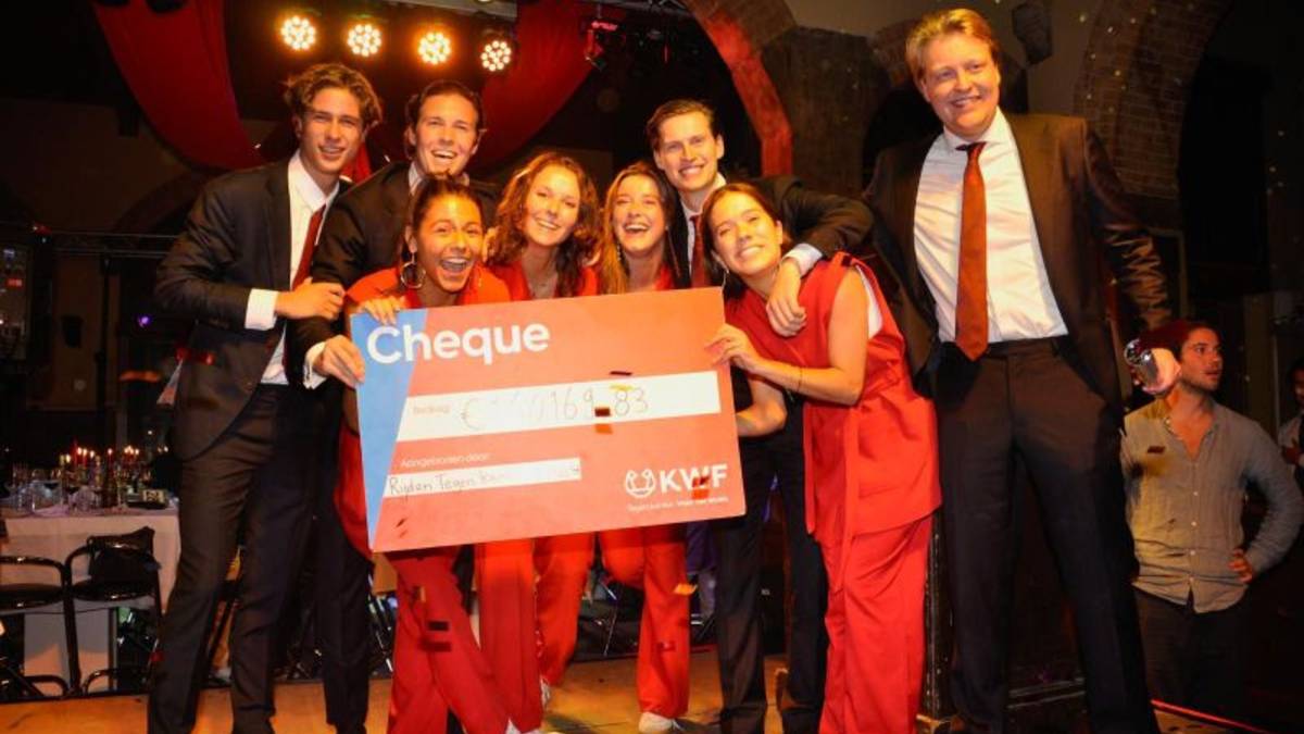 Derde editie van Rijden tegen Kanker groot succes: Utrechtse studenten  halen 160.000 euro op | Utrecht | AD.nl