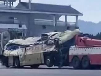 ‘Quarantainebus’ crasht in China: tientallen doden en gewonden