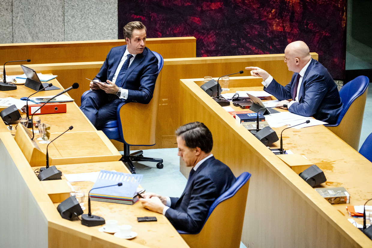 Minister Hugo de Jonge, premier Mark Rutte en minister Ferd Grapperhaus in de Tweede Kamer. 
