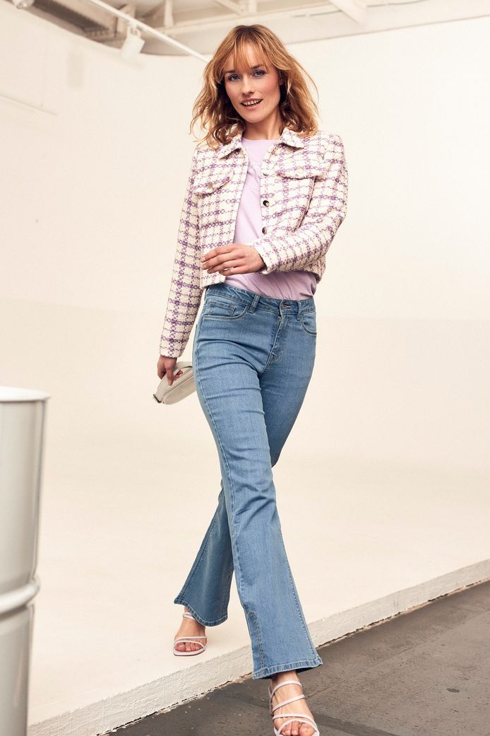 Jeans € 34,99 (maat 34-46)  -  jasje € 49,99 (maat 34-46)  -  T-shirt € 14,99 (maat XS-XXL)