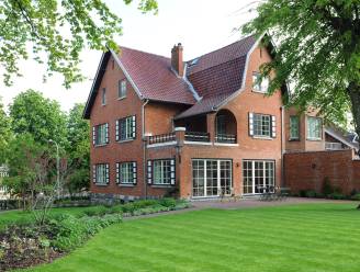 Frederik en Céline waagden zich aan totaalrenovatie van hun woning uit 1929: “Elke dag werkten hier 15 mensen om alles rond te krijgen”