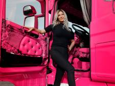 Désiree (29) is populair met haar roze vrachtwagen: ‘Al drie keer een tv-programma afgewezen’ 