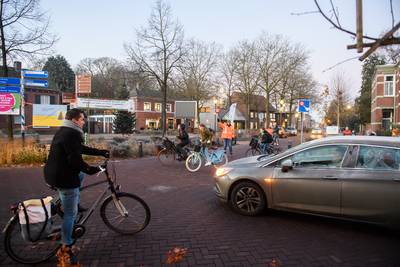 Haaientanden en zebrapad moeten Bisschop de Vetplein in Gilze veiliger maken