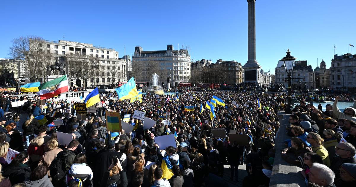 Crowds of people worldwide protest against Russian invasion of Ukraine