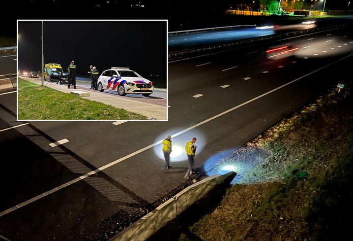Een gezin is vanavond tijdens een rit op de A1 beschoten vanuit een rijdende auto.De politie is nog bezig met onderzoek.