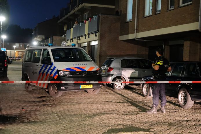 De straat is afgezet voor politieonderzoek.
