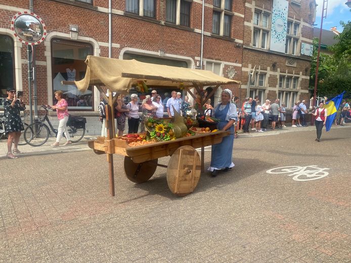 Folklorestoet brengt ambiance naar de stad | Aarschot | hln.be