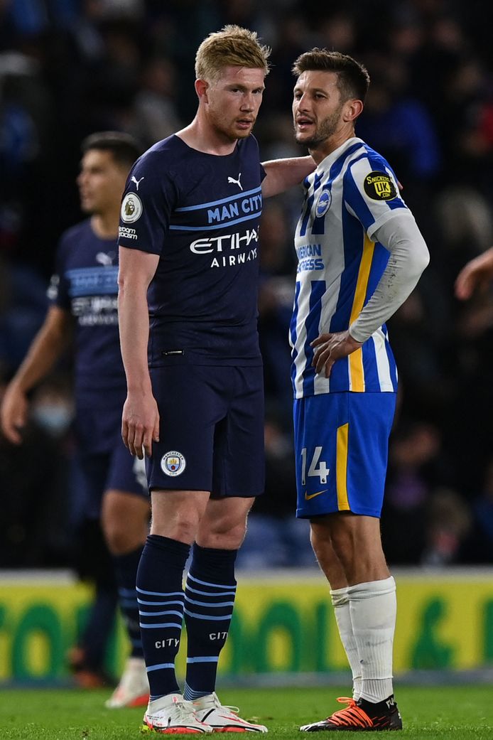 Manchester City's Belgian midfielder Kevin De Bruyne (L) greets Brighton's English midfielder Adam Lallana (R) at the end of the English Premier League football match between Brighton and Hove Albion and Manchester City at the American Express Community Stadium in Brighton, southern England on October 23, 2021. (Photo by Glyn KIRK / AFP) / RESTRICTED TO EDITORIAL USE. No use with unauthorized audio, video, data, fixture lists, club/league logos or 'live' services. Online in-match use limited to 120 images. An additional 40 images may be used in extra time. No video emulation. Social media in-match use limited to 120 images. An additional 40 images may be used in extra time. No use in betting publications, games or single club/league/player publications. /