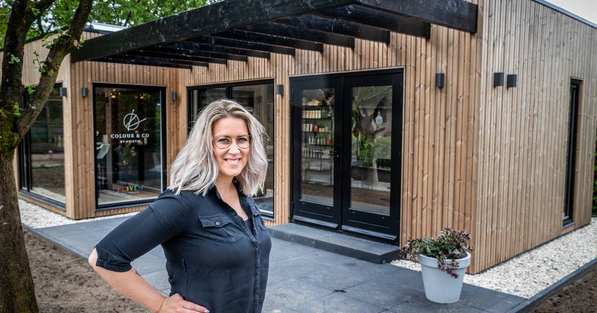 Kapster Kristin Manders moest stilzitten door corona, nu heeft ze haar eigen kapsalon in Neerkant