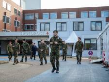 In het ziekenhuis in Ede staan vanaf dinsdag militairen aan het bed van covid-patiënten