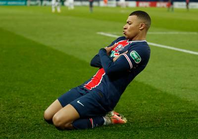 Football Talk. PSG zet Lille opzij in Franse bekertopper - Victor Vazquez (ex-Club) trekt naar LA Galaxy