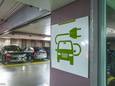 De ondergrondse parking van de Hopmarkt in Aalst heeft laadpalen voor elektrische voertuigen.