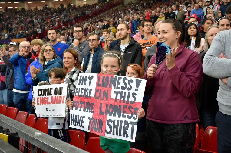 Fans tijdens de openingswedstrijd van het EK op woensdag. Engeland won met 1-0 van Oostenrijk. Beeld AP