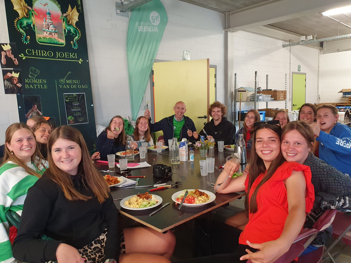 Schepen bezoekt op één dag de vier kampplaatsen van de Deerlijkse