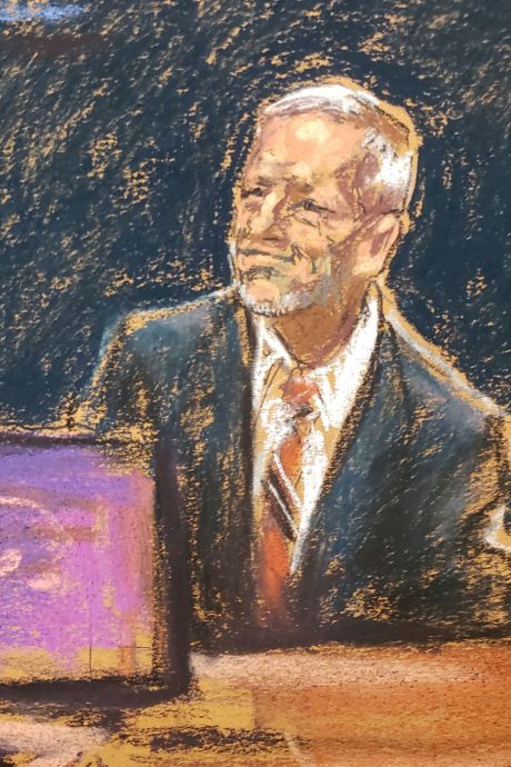 Le pilote d'Epstein cite les noms de Trump, Clinton et du prince Andrew sans les accuser