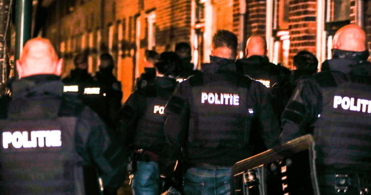 Dordtenaar (39) die explosief uit woning gooide verdacht van poging doodslag.