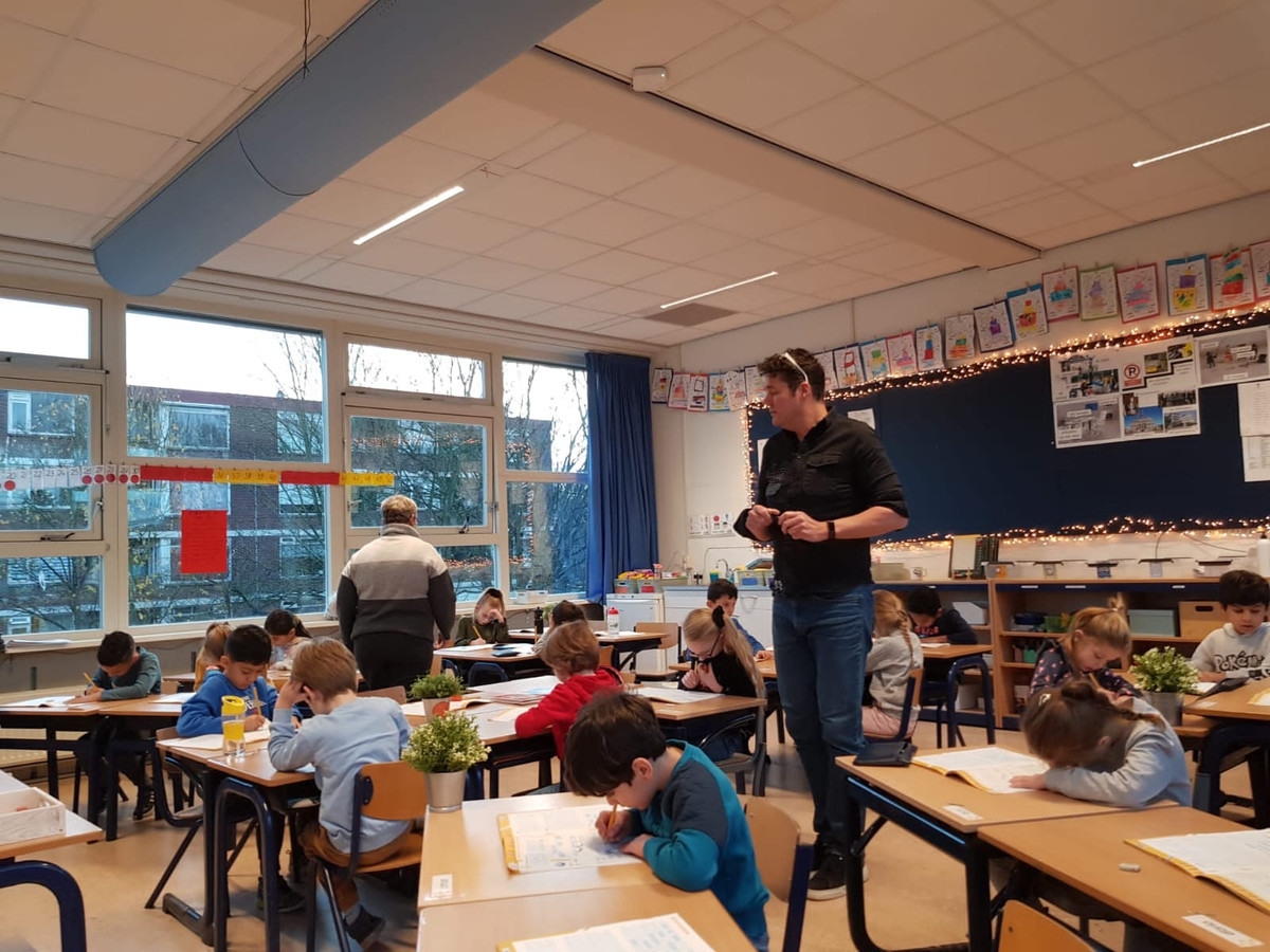 Na hartinfarct gooit Raimond (59) leven om en wordt leraar ‘Droom gaat