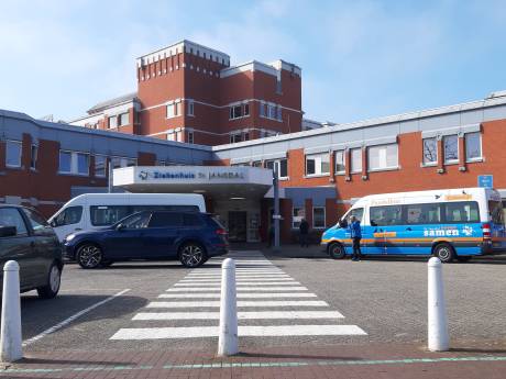Inwoners Lelystad in verzet tegen gedeeltelijke sluiting spoedpoli: ‘Dit was ooit een volwaardig ziekenhuis’