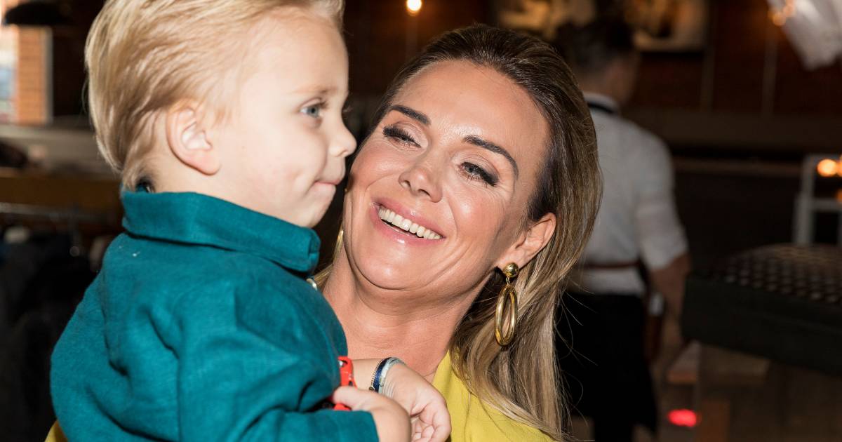 Monique En Kleine Andre Genieten Van Optreden Andre Hazes Op Curacao Show Ad Nl