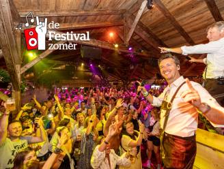 “Die lederhosen zijn onze beste investering ooit”: De Romeo’s geven verrassingsoptreden in Moose Bar op Tomorrowland 