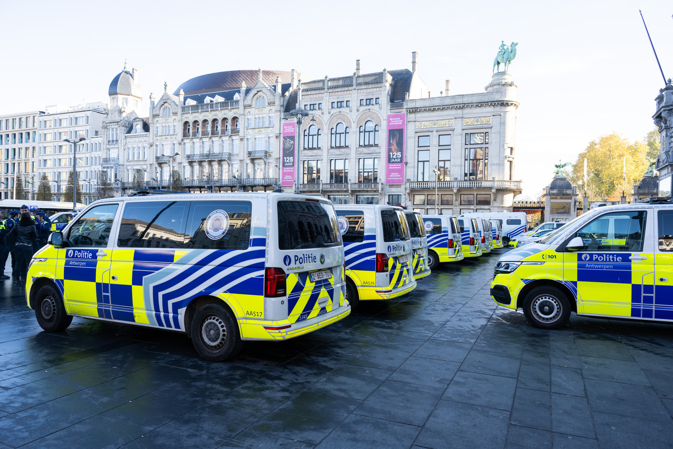 Politie Antwerpen houdt minuut stilte voor vermoorde Brusselse agent