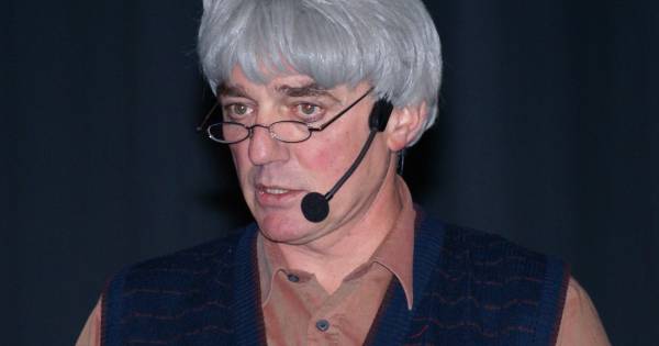 Peerke de Mister krijgt publiek in Hooge Mierde stil