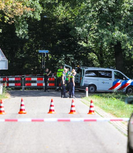 Nieuws gemist? Dode man (61) in greppel Loenen • Zwolse agenten kijken raar op van ‘lijkenlucht’