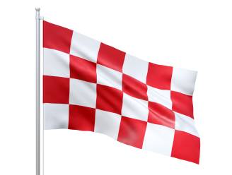 Brabantse vlag met rood vlak bovenaan de mast
