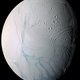 Nieuwe theorie verklaart mysterieuze tijgerstrepen op ijsmaan Enceladus