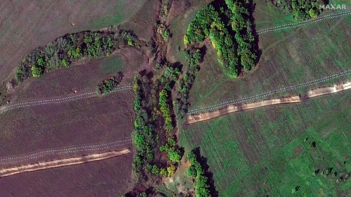 De antitankgordel in het oosten van Oekraïne is duidelijk te zien op satellietbeelden.