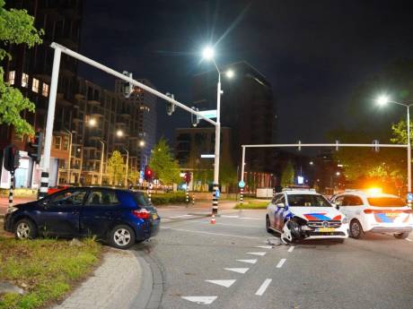 Achtervolging leidt tot botsing tussen politie en personenauto in Den Bosch