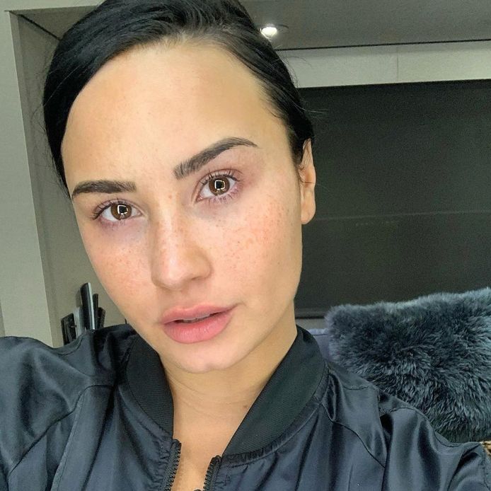 Demi Lovato bewijst met een Instagramfoto dat ze geen make-up nodig heeft om er stralend uit te zien.