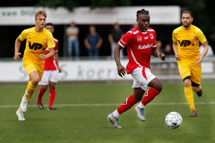 Kevin Schmidt (rechts) in actie voor DOVO.
