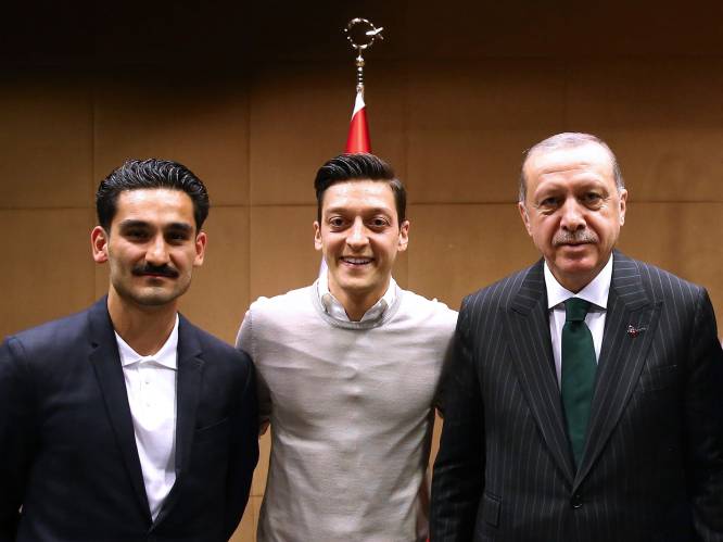 DFB-baas wil dat Özil zich uitspreekt over Erdogan