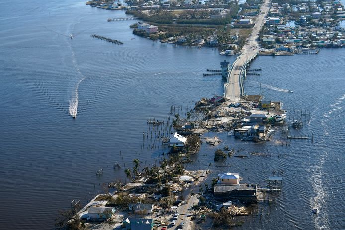 Les dégâts sur le pont entre Fort Myers et Pine Island