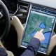 De auto-infotainer: meer afleidend dan sms'en achter het stuur, maar nauwelijks bestraft