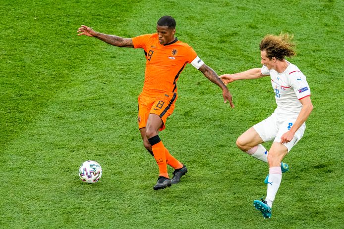 Georginio Wijnaldum namens Oranje in de achtste finale van het EK tegen Tsjechië.