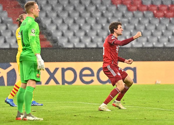 THomas Müller et le Bayern enfoncent définitivement le Barça de ter Stegen.