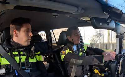 Bekende politievlogger Jan-Willem geeft uniek inkijkje in azc in Budel: ‘Het ziet er echt belabberd 