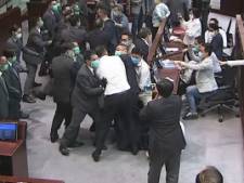 Échauffourées à l’intérieur du parlement hongkongais entre élus pro-démocratie et pro-Pékin