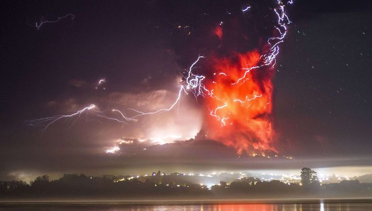 De vulkaan Calbuco in Chili is voor de tweede keer uitgebarsten. Beeld anp