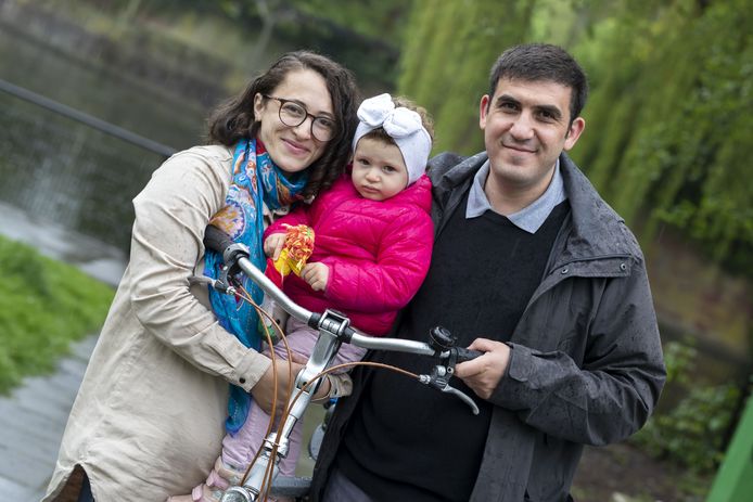 De fiets is voor de Turkse journalist Kamil Ergin, echtgenote Sema en dochtertje Ayla is hét symbool van herwonnen vrijheid in Hengelo.