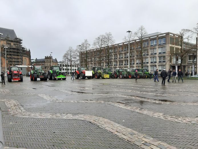 De boeren tijdens het protest in Arnhem.