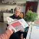 Gidi Heesakkers bezorgt de krant na bij Corrie Beliën, die een ‘maandagmorgen-abonnement’ heeft