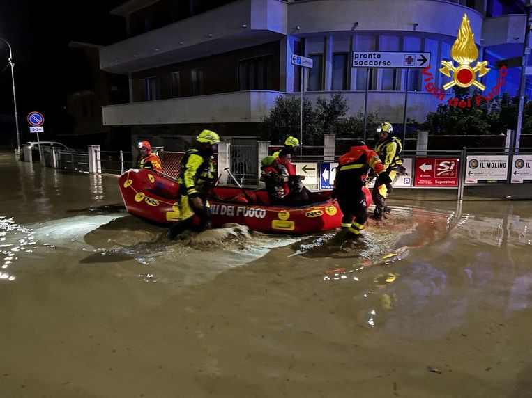 Almeno nove persone sono morte e quattro risultano disperse