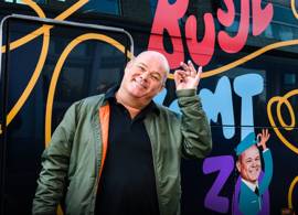 Paul de Leeuw komt met kerstspecial van ‘Busje komt zo’