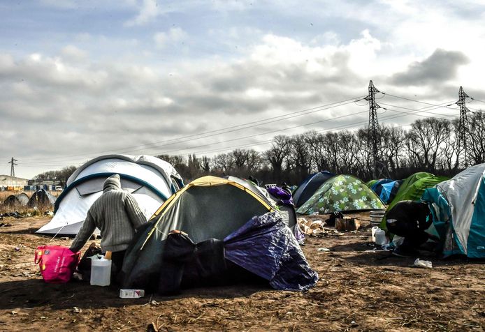 Een migrantenkamp bij Calais (Archiefbeeld).